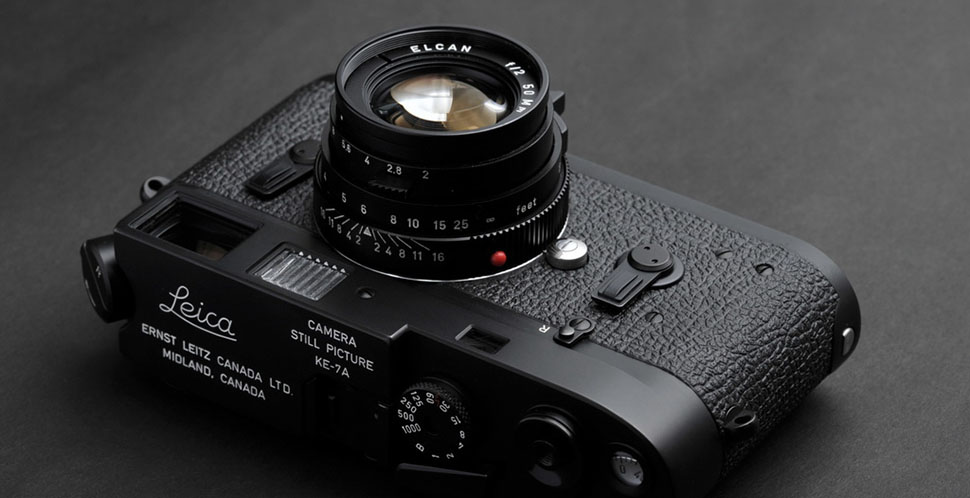 The 50mm ELCAN f/2.0 on the Leica KE-7A film camera. Photo: 9days. 