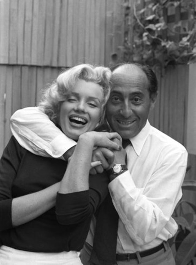 Alfred Eisenstaed with Marilyn Monroe