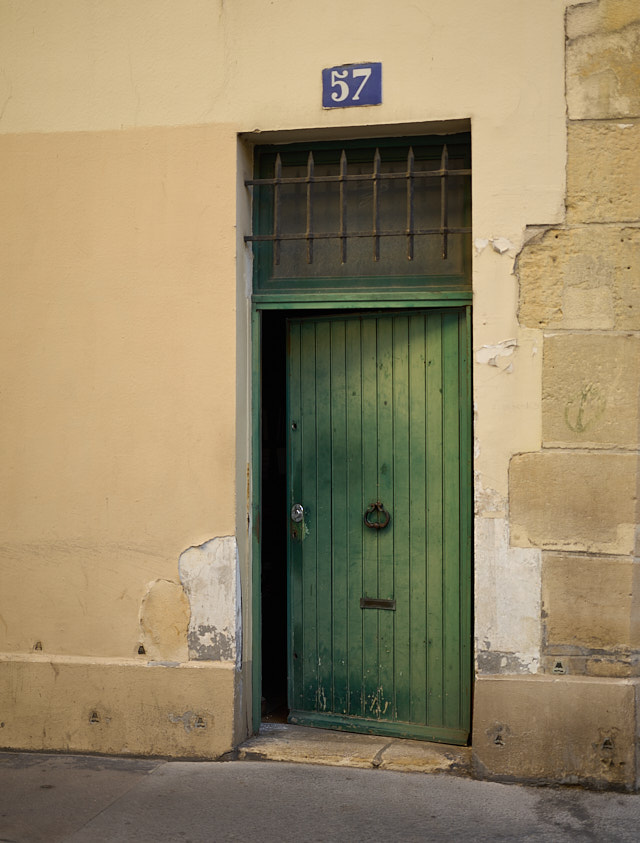 Playing around with soft light and delicate tones in a small street in Paris. We used WhiBal card to get this one right. Leica M10-R Black Paint with Leica 50mm APO-Summicron-M ASPH f/2.0. © Thorsten Overgaard. 