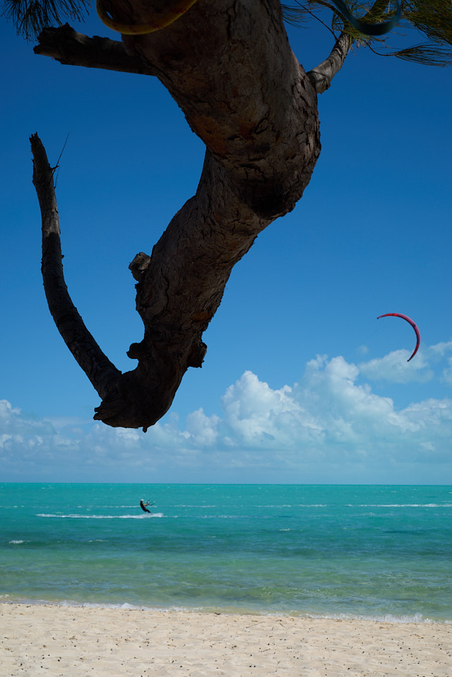 Kite surfing on Long Bay Beach. Leica M10-R wirh Leica 50mm APO-Summicron-M ASPH f/2.0. © Thorsten Overgaard. 