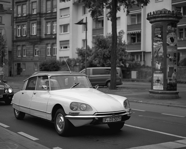 Frankfurt. Leica M10-R Black Paint with Leica 50mm Summilux-M ASPH f/1.4. © Thorsten Overgaard