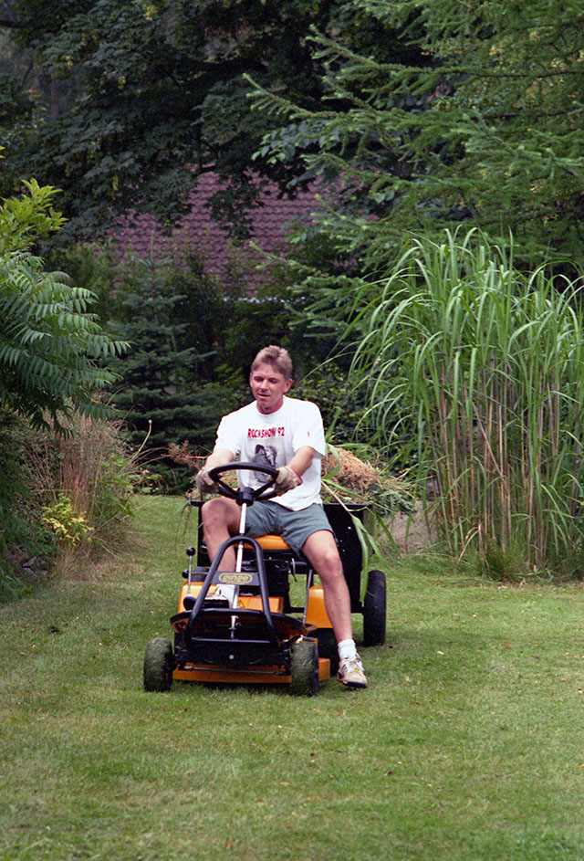 Martin Overgaard (1963-2022) in the garden of Villa Nøjsomheden, 1992. © Thorsten Overgaard. 