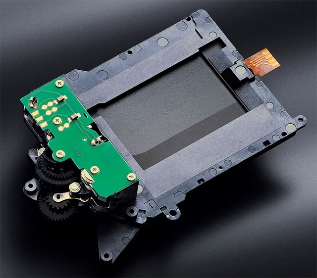 focal plane shutter. A mechanical shutter. It consist of rows of metal that covers the sensor, then folds when the shutter opens. 
