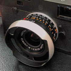 Version VI silver 2016. Model 11674. Comes with square hood from Leica. (Here with the ventilated hood designed by Overgaard). 