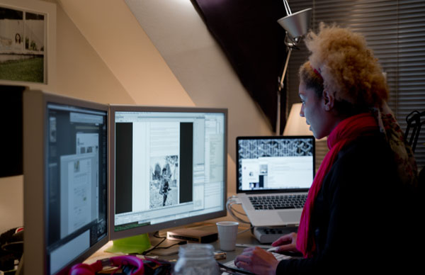 Workspace with two 30" Apple Cinema screens run by a MacBook Pro. © 2014-2016 Thorsten Overgaard. 