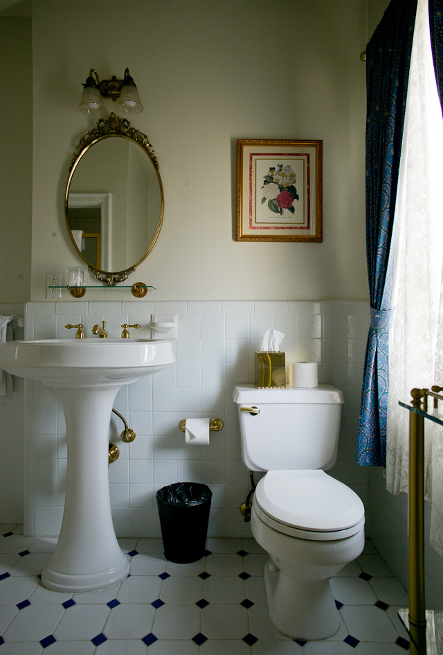 Hotel bathroom. Leica M 240 with Leica 21mm Summilux-M ASPH f/1.4  