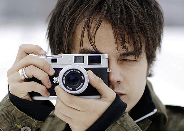 Singer and composer Jamie Cullum is an avid Leica user. 