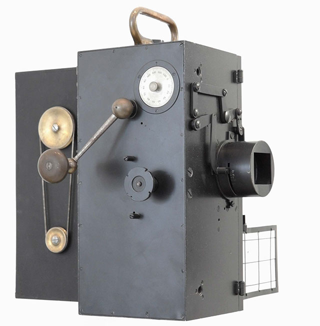 1911 cine camera prototype made by Oskar Barnack