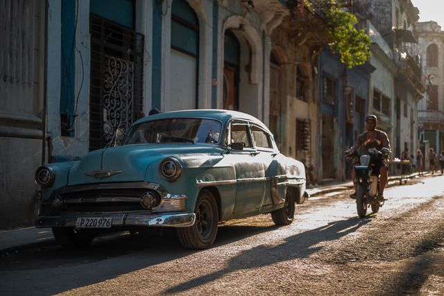 Old Havana in the late afternoon sun offer. Leica M10-D with Leica 50mm APO-Summicron-M ASPH f/2.0 LHSA. © Thorsten Overgaard.
