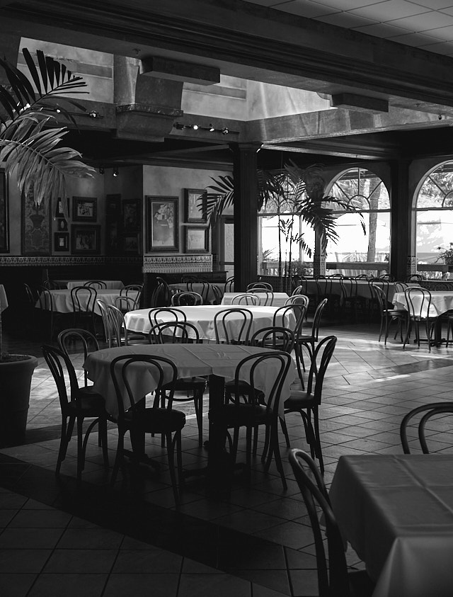 The Columbia Restaurant Sand Key in Clearwater, Florida. Leica D-Lux 7. © Thorsten Overgaard.