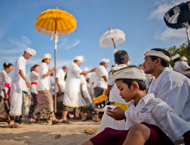 The religious festival in Denpasar, Bali. Leica M 240 with Leica 21mm Summilux-M ASPH f/1.4. © 2014-2015 Thorsten Overgaard. 