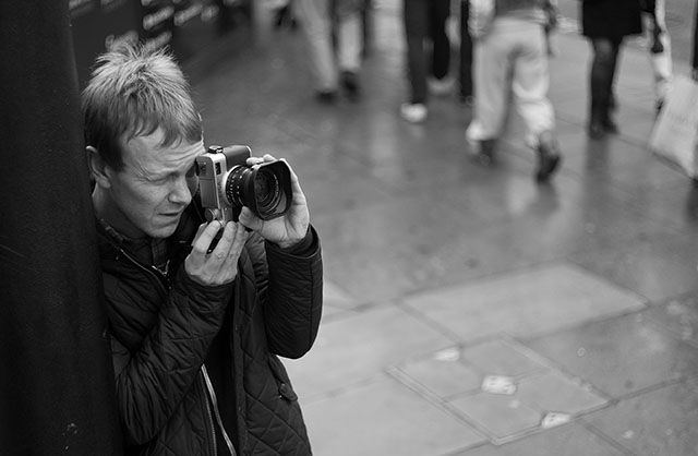 Graphic designer Charles Grant with his Leica Digilux 2 in 2009. © Thorsten Overgaard. 