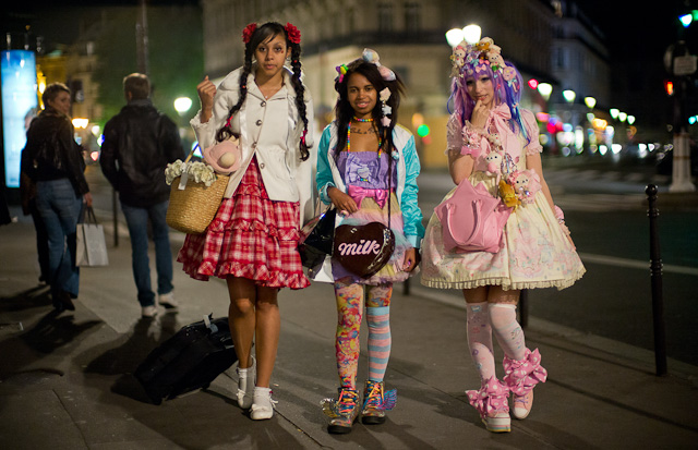 Late evening encounter on the streets of Paris. Leica M 240 with Leica 50mm Noctilux-M ASPH f/0.95   