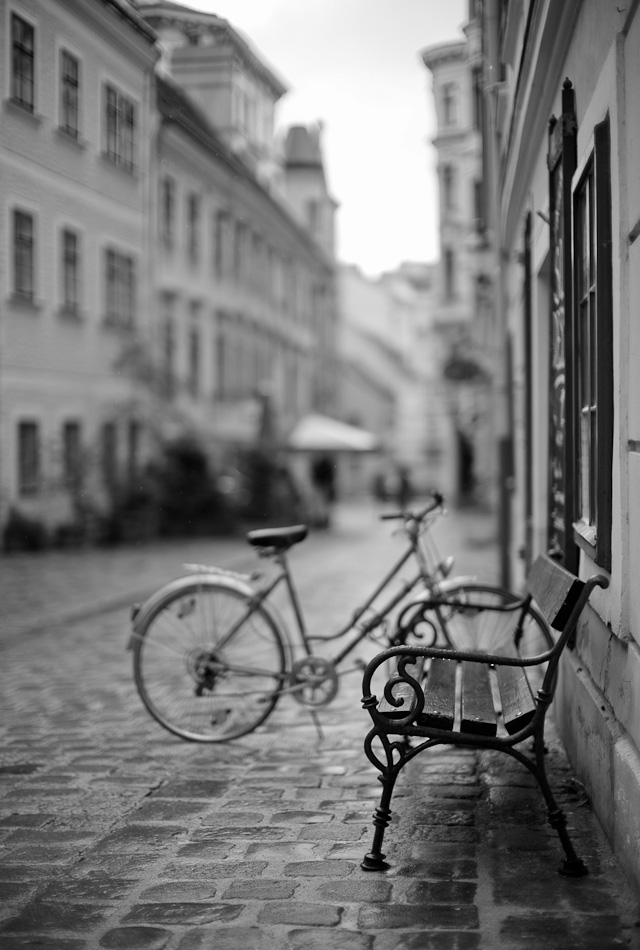 From the walkabout in Vienna in the light rain. Leica M 240 with Leica 50mm Noctilux-M ASPH f/0.95.