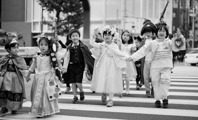 Children's Halloween in Tokyo, Japan. Leica M-D 262 with Leica 50mm Summilux-M ASPH f/1.4 Black Chrome. © 2016 Thorsten Overgaard. 