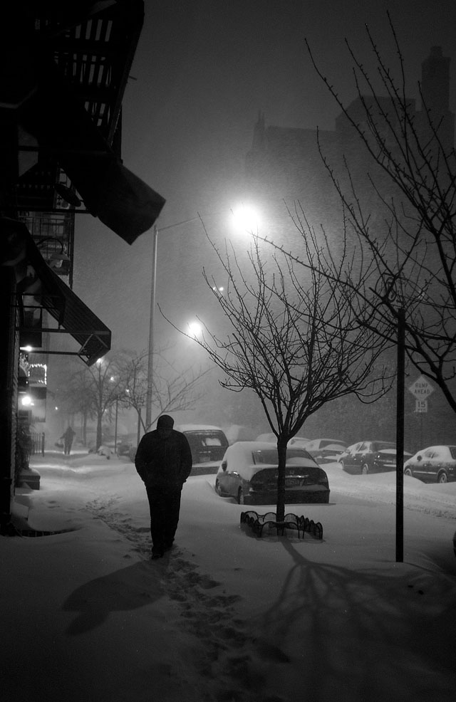 By midnight it had turned into a breaking news and entertainment event "Blizzard Slams U.S. East Coast" in the media and amongst people on the street. So I did a series of photos for Getty Images as well by midnight.  