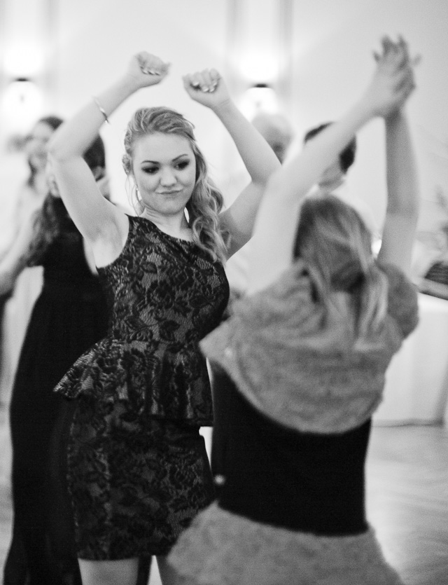 Robin Isabella and the bride rockin' to Beyonce at the evening party after the wedding