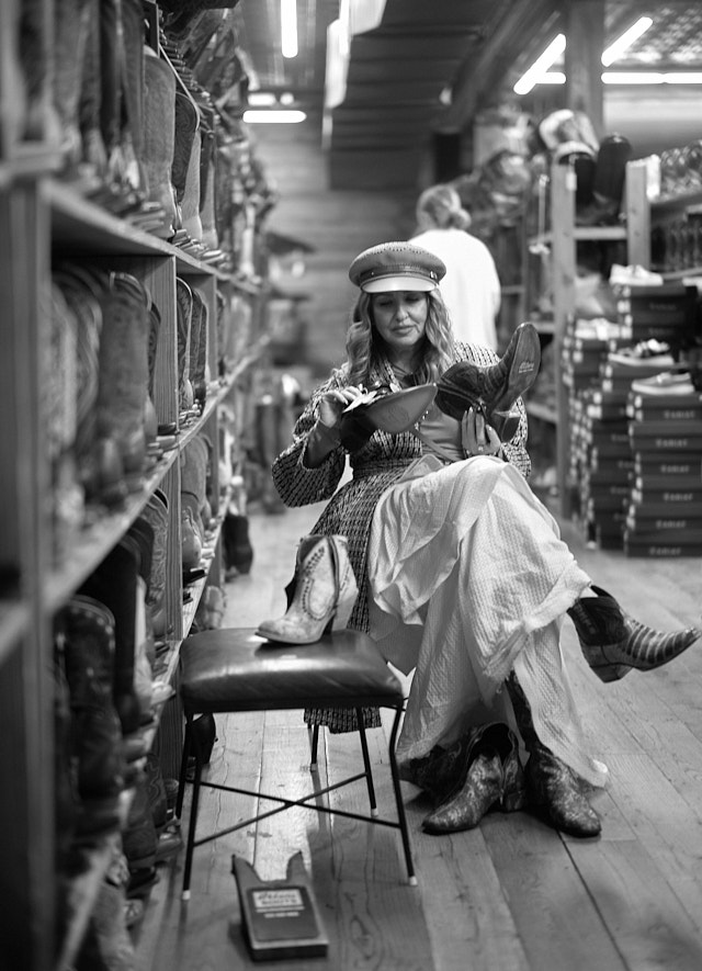 Layla buying cowboy boots at Allen's Boots in Austin TX. Leica M10-D with Leica 50mm Summilux-M ASPH f/1.4 BC. © Thorsten Overgaard.
