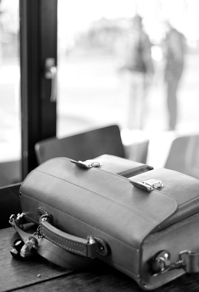 Classic Small school bag in natural leather from Piet Breinholm. The natural leather is sort of a special edition. © 2018 Thorsten Overgaard. 