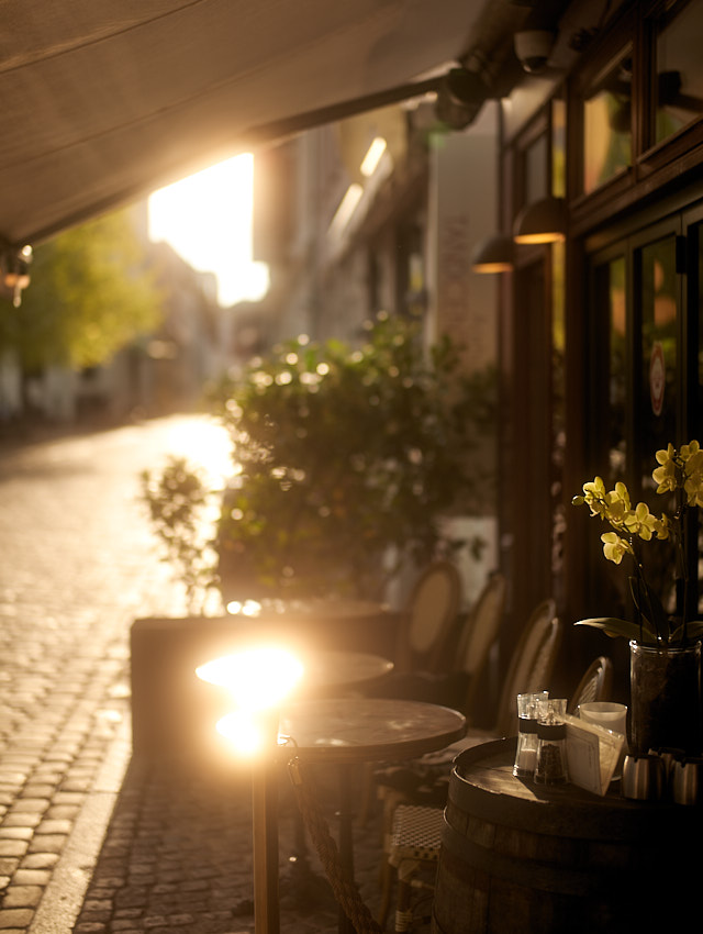 Cafe Casablanca in the sunset. Leica SL2 with Leica 50mm Summilux-M ASPH f/1.4 with TIFFEN Black Pro-Most 1 filter. © Thorsten Overgaard.