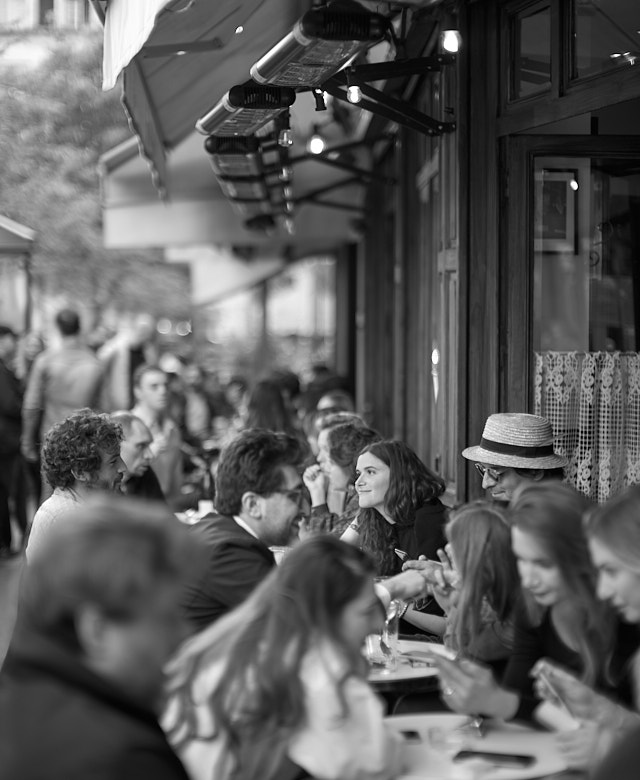 Cafe life in Paris, May 2021. Leica SL2 with Leica 50mm Noctilux-M ASPH f/0.95. © Thorsten Overgaard. 
