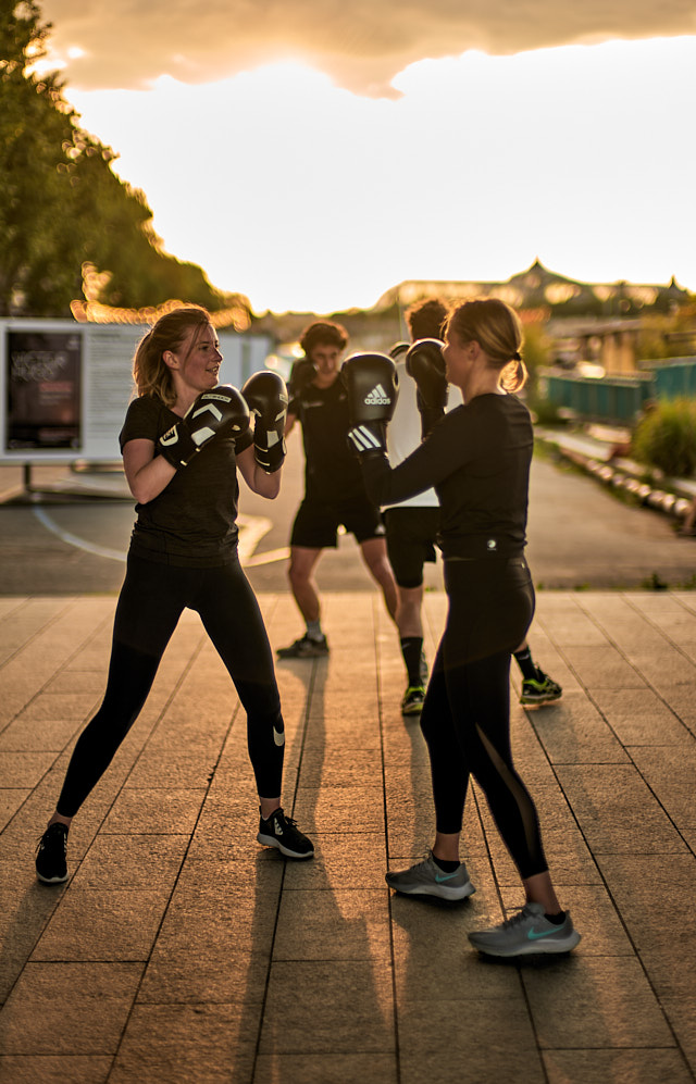 Boxing under the bridge. Leica SL2 with Leica 50mm Noctilux-M ASPH f/0.95. © Thorsten Overgaard.