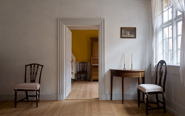 1800's interior in Den Gamle By. Leica Q. 800 ISO, f/1.7, 1/1000 second. © 2015-2016 Thorsten Overgaard.