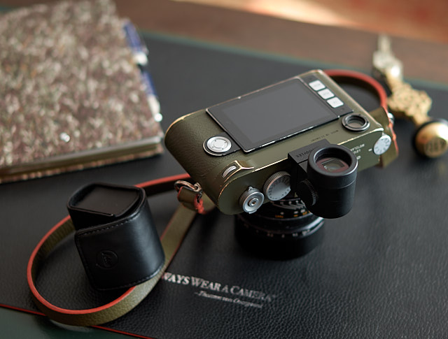 Since 2013, first the Leica M240 and now the Leica M10 got Live View which enables you to see what the sensor sees while focusing, when you put the EVF on top of the camera. It made a quantum leap forward in accurate focusing and previewing exposure. Yet many Leica M owners doesn't know it exists. In the photo the Leica M10-R Safari with the Leica EVF 020 electronic viewfinder.