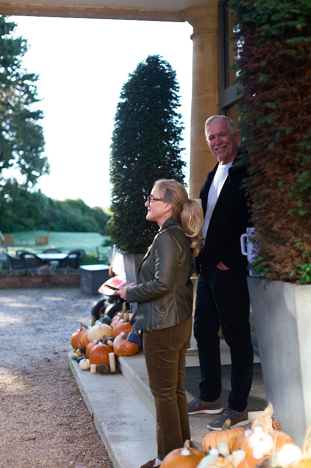 Nancy Cartwright by Thorsten Overgaard Nancy Cartwright outside the hotel. Leica SL3 with Leica 50mm Noctilux-M ASPH f/0.95. © Thorsten Overgaard.