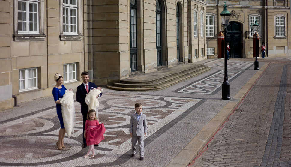 HRH The Crown Prince Frederik & HRH The Crown Princess Mary with their four children i front of the royal palace Amalienborg in Copenhage. © Thorsten von Overgaard.

