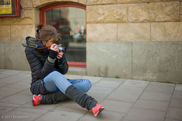 Gitte working the Leica in the May 2017 workshop. Photo by Eric Bergstrøm. 