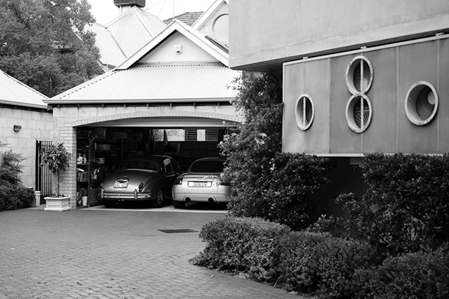 A garage in Fremantle, Australia is simply used … for cars. © Thorsten Overgaard. 