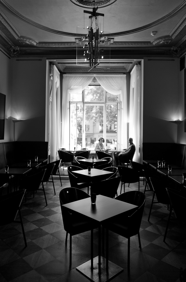 Black and white conversion from the DNG of the Leica Q. Inside the Litteraturhaus in Fasanenstraße in Berlin. Leica Q with Leica 28mm Summilux-Q ASPH f/1.7.(200 ISO, 1/200, f/1.7). © 2015 Thorsten Overgaard.