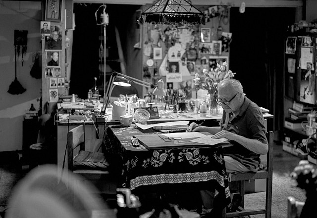 An artist in his studio in Istanbul. Leica SL2 with Leica 50mm Summilix-M ASPH f/1.4. © Thorsten Overgaard. 

