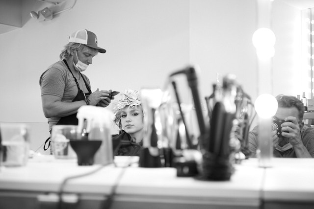 Mia at the hairdreser. Leica SL2 with Leica 50mm Elmarit-M collapsible. © Thorsten Overgaard. 