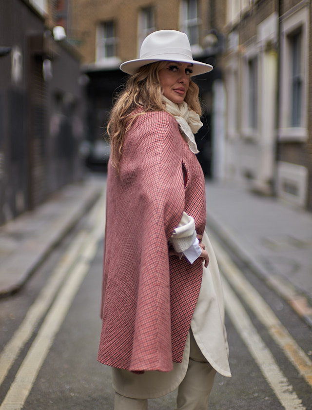 Layla Bego in London. Leica SL2 with Leiac 50mm Noctilux-M ASPH f/0.95. © Thorsten Overgaard. 
