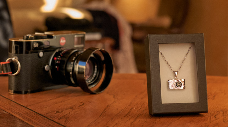 Save 33% on the Silver Necklace with a Leica replica "Always Wear A Camera" by Thorsten Overgaard.