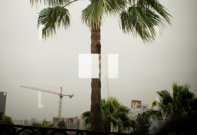 The rangefinder focus. Everything is sharp in the viewfinder. The focus center in the middle has to match the subject for it to be in focus. You can see here how the palm tree is "double". The overlying brighter area has to "lay on top" of the palm tree for it to be in focus. The corners you see are the 90mm frame lines.