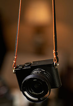125cm x 10mm x 3mm Black Calfskin Camera Strap.