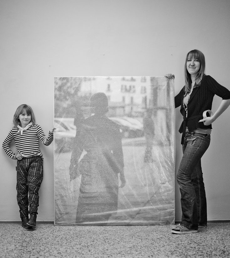 A large print of The Dior Lady getting ready to travel to a private colection in Austria. To the left my daughter Robin Isabella, to the right, Lisa Kutzelnig of Leica Galerie Salzburg. You can buy "The Dior Lady" as signed original print from my gallery at this page or from Leica Galerie Salzburg. 