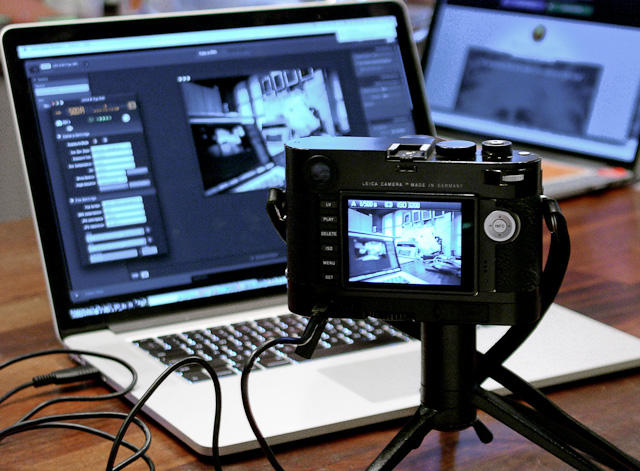 The setup with Leica Multifunctional Handgrip. The cable that comes with the handgrip connects the camera to the computer. The preview from the camea does not show onthe computer, only the preview of the last taken picture. 