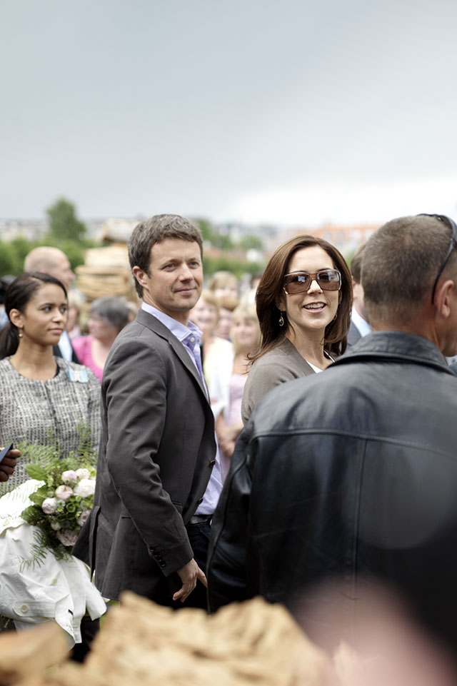 HRH Crown prince Frederik of Denmark and HRH crown princess Mary of Denmark. Leica R9 DMR with Leiac 35-70mm f/2.8. © Thorsten von Overgaard. 