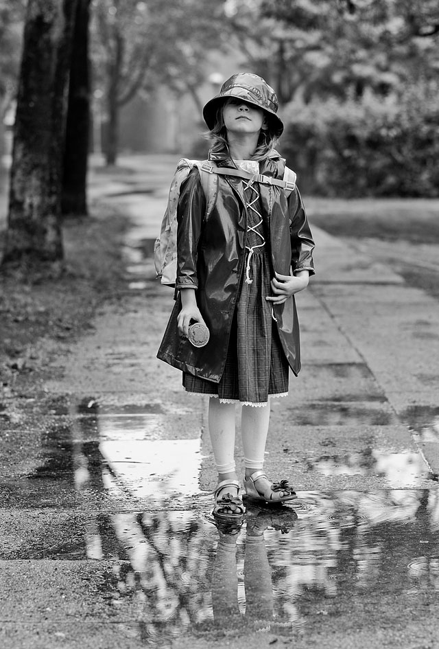 I always wear a camera when I pick up Robin from the school. It's not allowed to take photos inside the school of the other kids, but I bring it anyways, and that is how I got this on the walk back to the car. Leica M9 with Leica 90mm APO-Summicron-M ASPH f/2.0. 