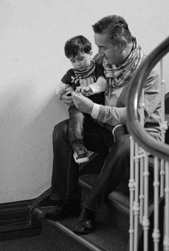 Father and son in Hamburg. © Thorsten Overgaard. 