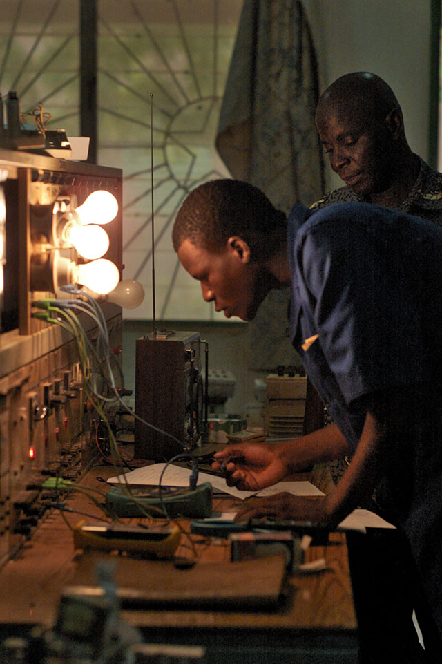 Technical school in Burnina Faso . Leica R8 with DMR.and Leica 35-70mm f/2.8. © Thorsten von Overgaard. 