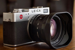 Leica Digilux 2 (2004)
The camera this article series is about. The darling of many, and a very unique Leica Digilux camera in a family album where the different Digilux cameras doesn't have much in common. As if they had the same father, but different mothers. 
5MP / $1,700.00 / 31,000 pcs made / 705g. 
