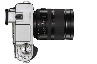 n love with the Digilux 3, you realize it's an entirely different creature. Besides larger lenses that are less lightstrong, the camera features a noisy mirror and a lot more buttons. It looks close to the Digilux 2, but is in fact far from it. 
10MP / $1,600.00 / 13,000+ made / 960g w/lens