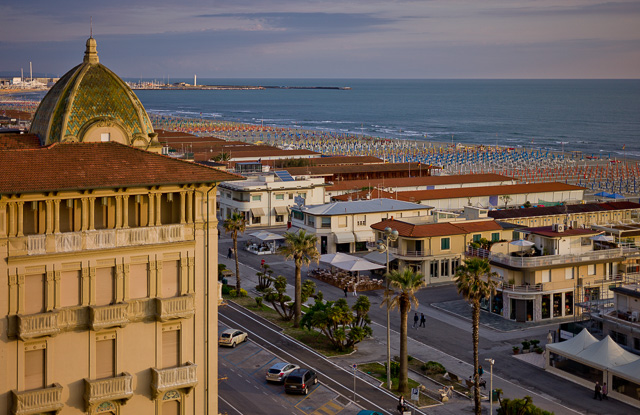 Sunset over the beach city Viareggio in Italy, May 2016. Leica M9 with Leica 50mm APO-Summicron-M ASPH f/2.0. © 2016 Thorsten Overgaard.