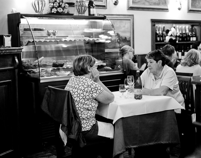 Rome conversation. Leica M9 with Leica 50mm APO-Summicron-M ASPH f/2.0. © 2016 Thorsten Overgaard. 