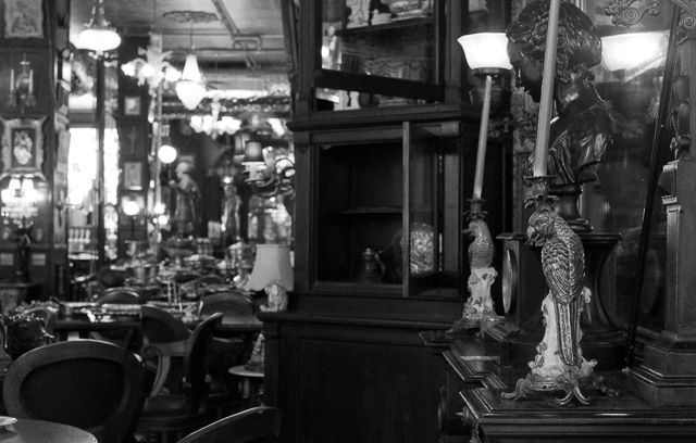 Alexander Dumas Cafe in New York. Leica TL2 with Leica 35mm Summilux-TL ASPH f/1.4. © 2017 Thorsten Overgaard.